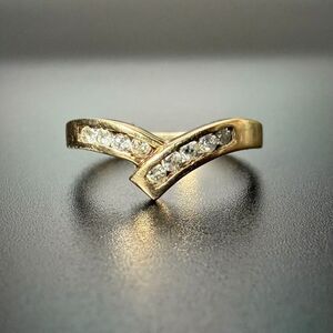 10K Yellow Gold Round Diamond Wishbone Ring Size 8 Vintage Chevron Band 2.1g